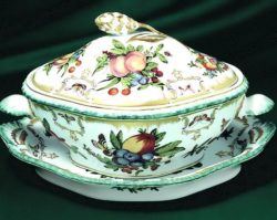 Mottahedeh Duke of Gloucester Tureen with Oval Platter 2 QT