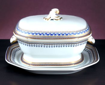 Mottahedeh Chinoise Blue Octagonal Tureen and Stand 15"L