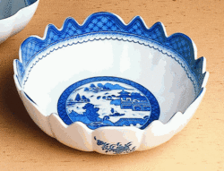 Mottahedeh Blue Canton Scalloped Bowl 10.5"D